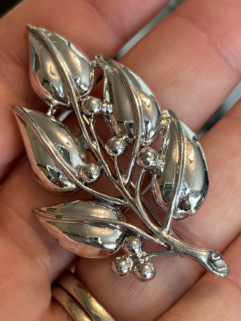 Vintage Sarah Coventry Silver Tone Leaf Brooch